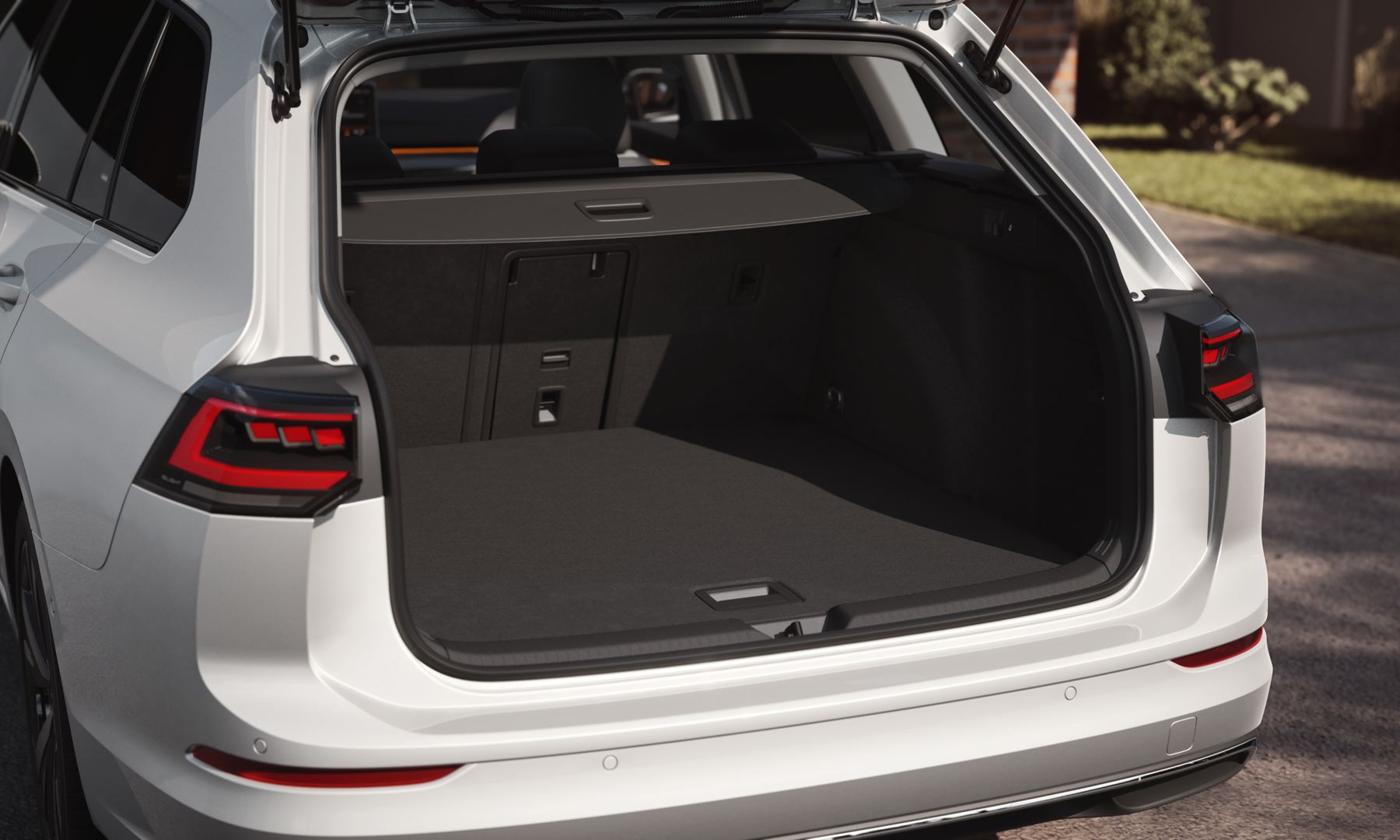 GV5640_Estate_exterior_trunk_detail-16-9