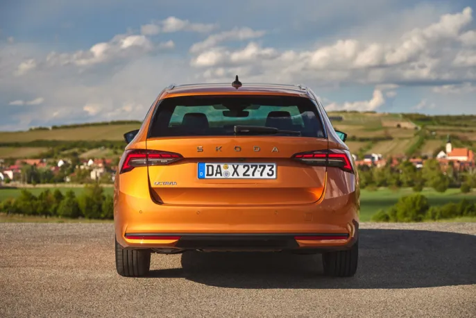 25_Skoda_Octavia_Combi_54312ed7-min