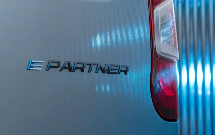 PEUGEOT_E-PARTNER_Allure_detail_2_DESKTOP_1588x1000 (1)