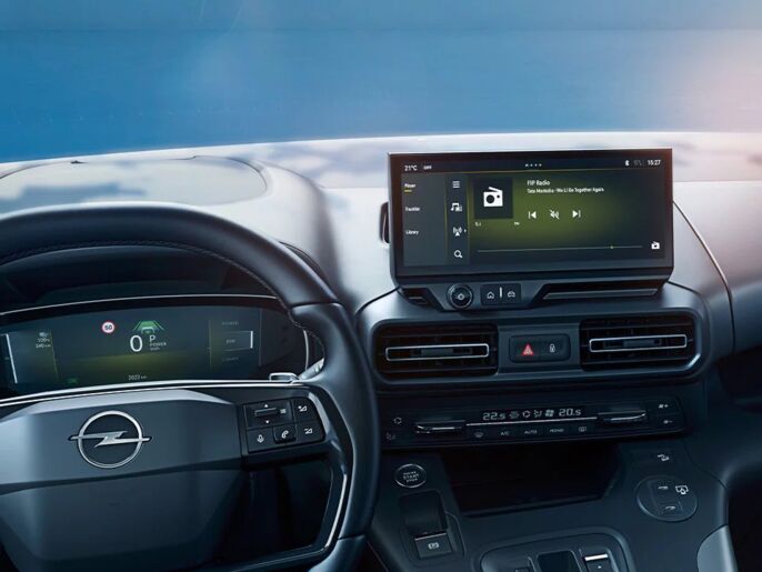 OPEL-COMBO-LIFE-MY2023-ICE-overview-partial-connectivity-4x3-ezgif.com-webp-to-jpg-converter (1)