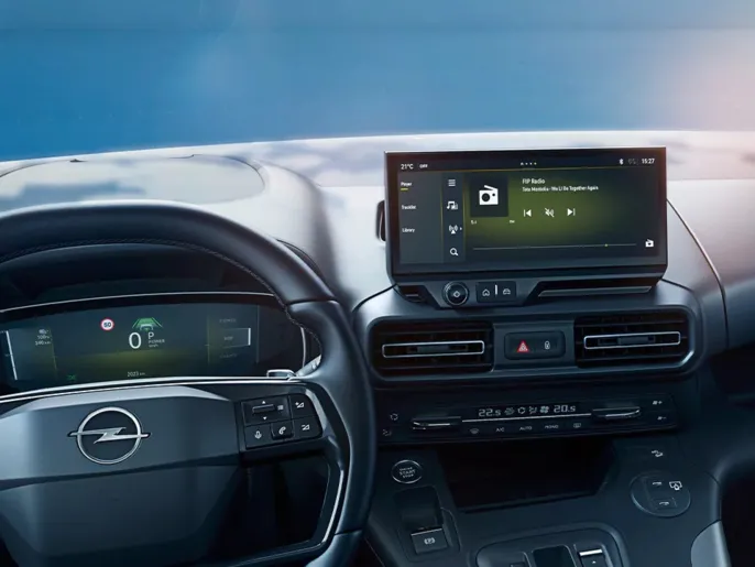 OPEL-COMBO-LIFE-MY2023-ICE-overview-partial-connectivity-4x3-ezgif.com-webp-to-jpg-converter (1)