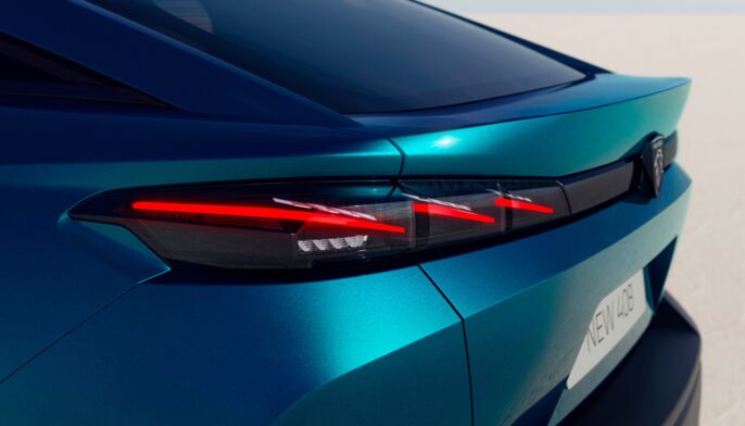 peugeot_408phev_2206styp_054-62b2b86dedd0d