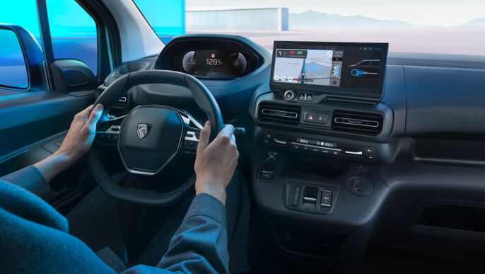 PEUGEOT_PARTNER_R_2023_BEV_ONSITE_MULTIMEDIA_TEASER_EMOTION_2030x1146_1 (1)