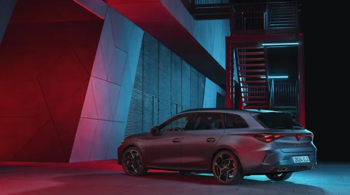 CUPRA_Leon_Sportstourer_02_HQ-min