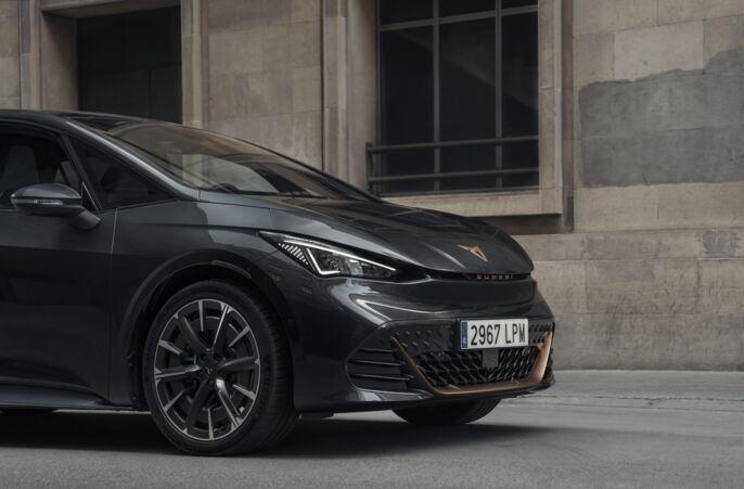 CUPRA-Born-Quasar-Grey_24_HQ-min