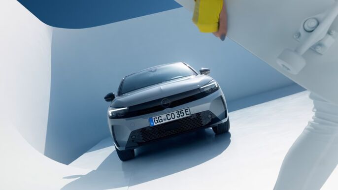 opel-corsa-bev-exterior-roof-16x9-co23-e01-011-ezgif.com-avif-to-jpg-converter